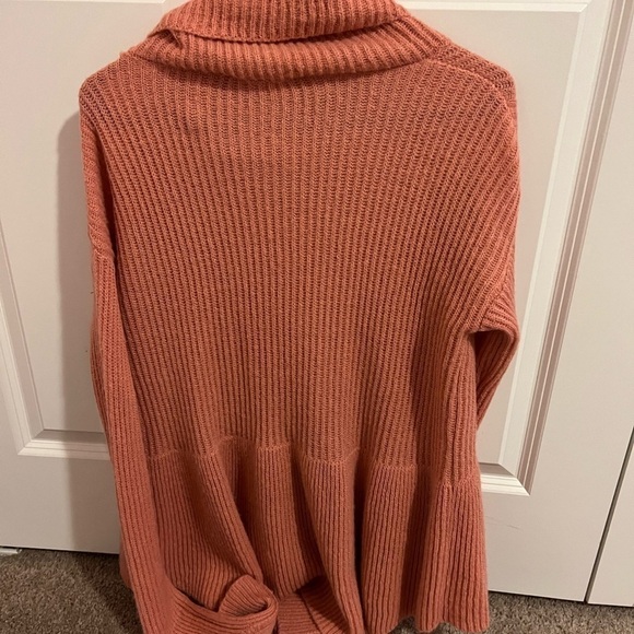 Turtleneck peplum sweater - Picture 2 of 2